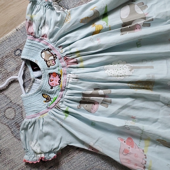 Lil Cactus Girls Smocked Farm Dress Cows, Pigs, Chickens Sz4T - Picture 3 of 7